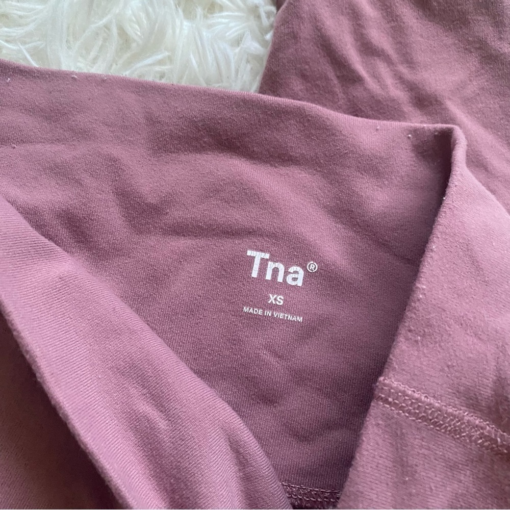 Aritzia TNA Leggings - Picture 4 of 9